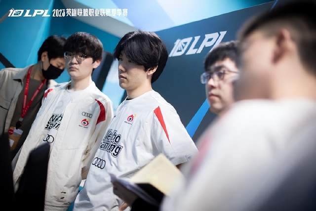 也展示了他 也展示了他