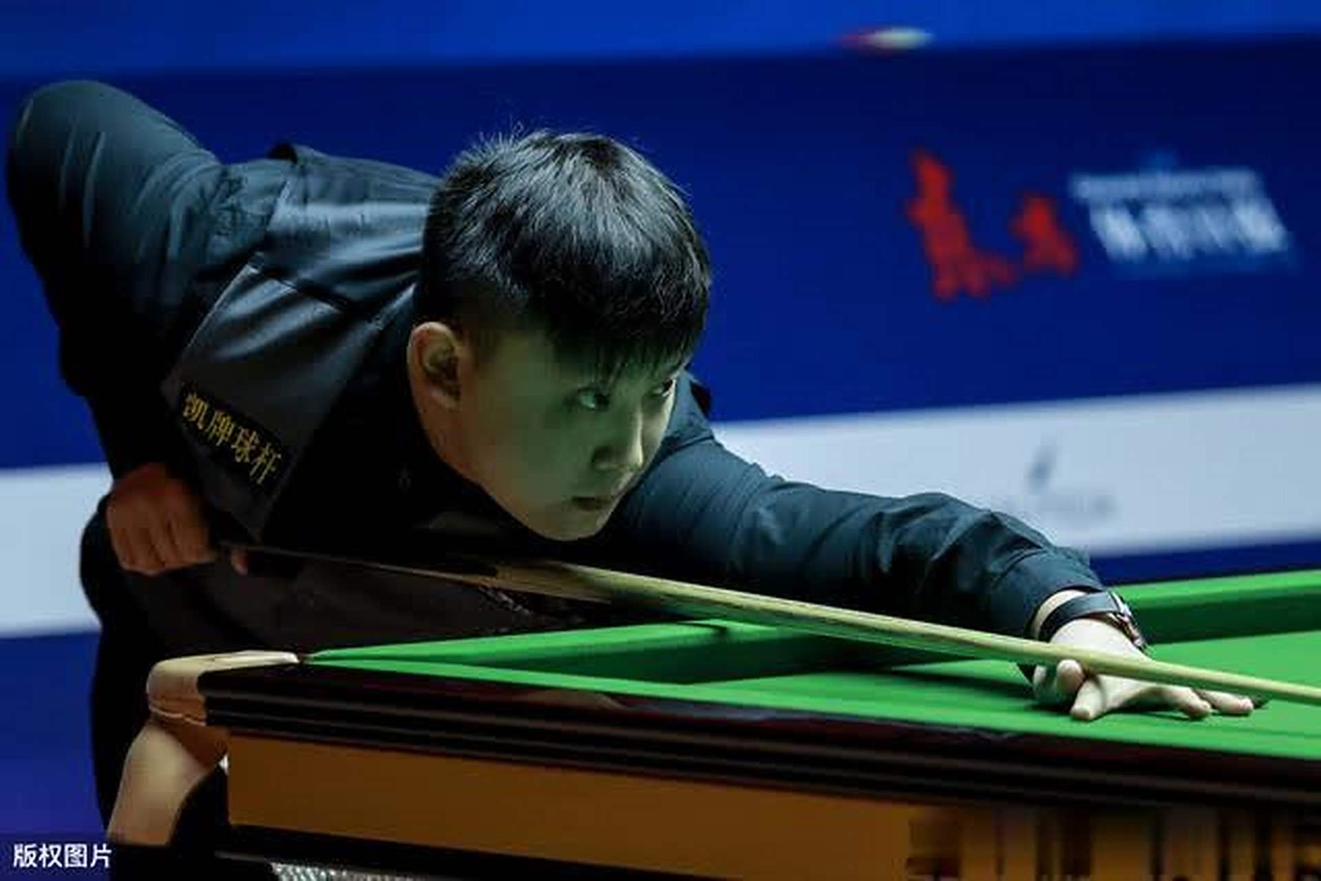 头顶百会穴 头顶百会穴